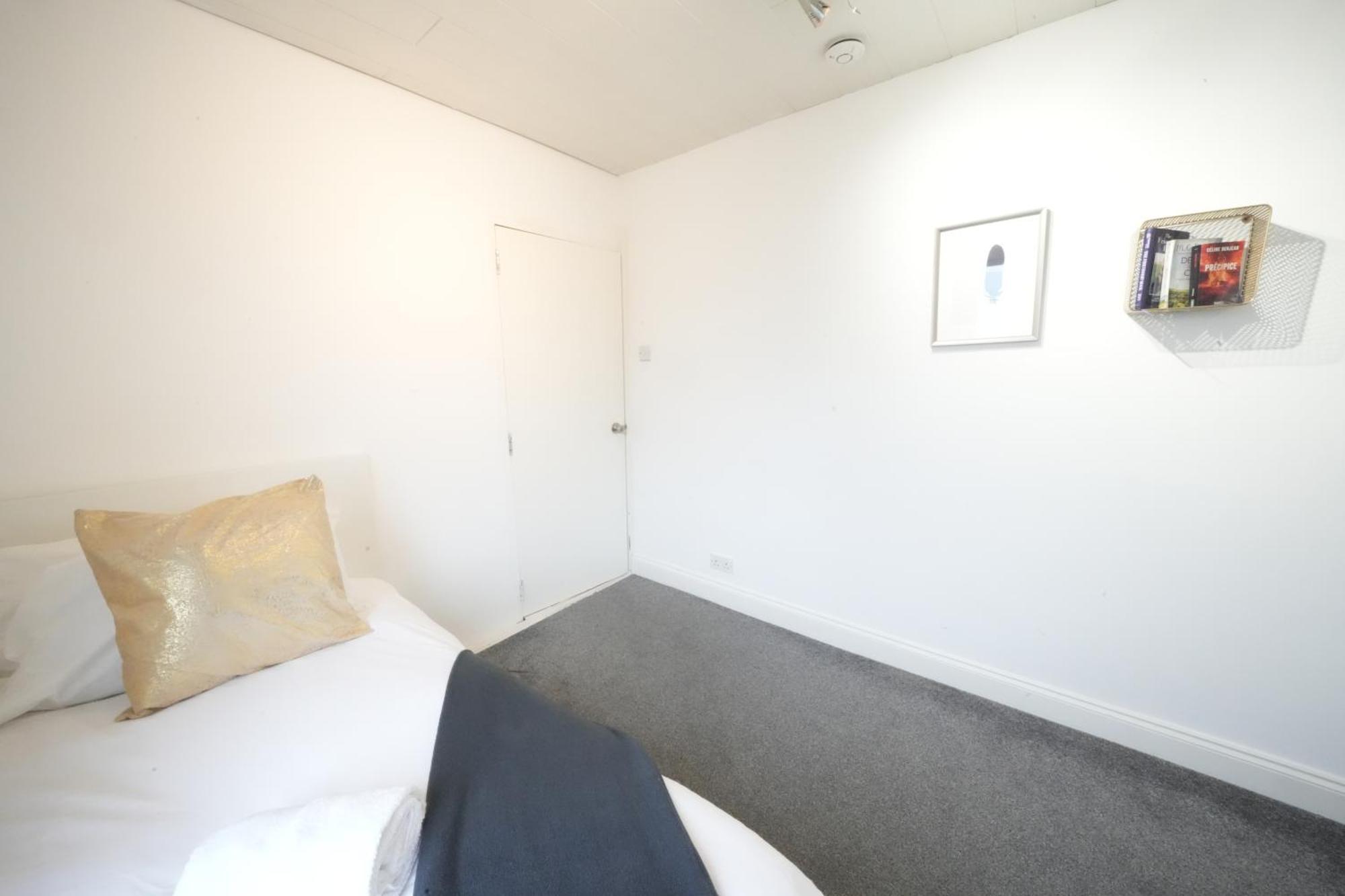 Airport Comfy Stay ウェスト・ドレイトン、ロンドン エクステリア 写真